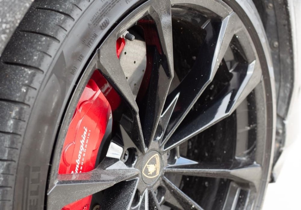 Lamborghini Urus Luxury SUV Rental – Harboring Luxury