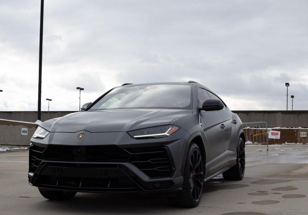 Lamborghini Urus Luxury SUV Rental – Harboring Luxury