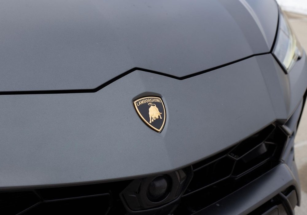 Lamborghini Urus Luxury SUV Rental – Harboring Luxury