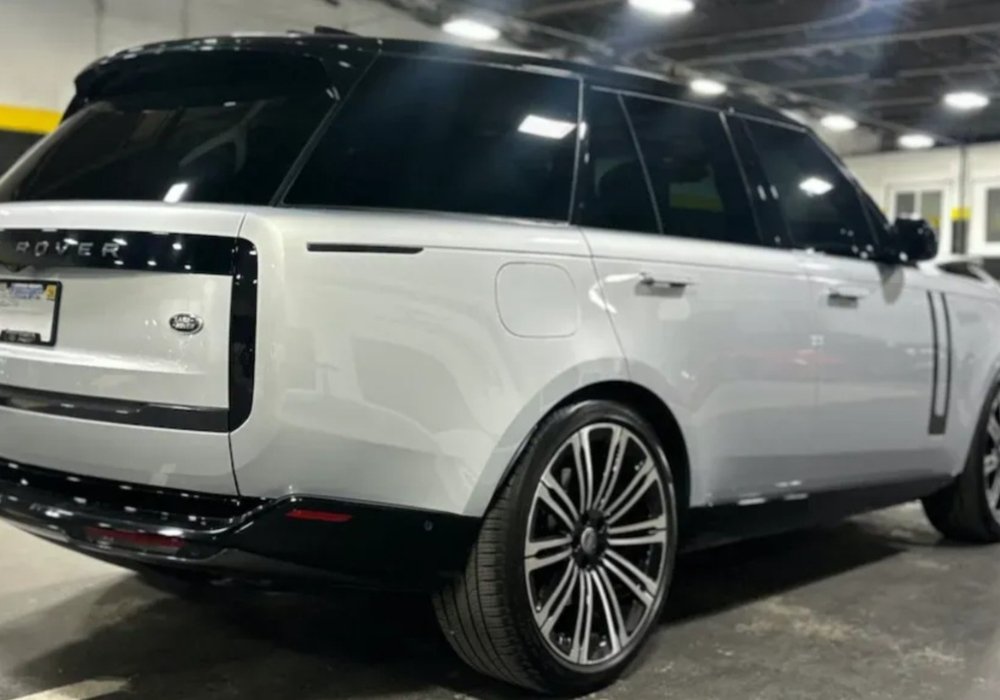 Range Rover P530 SE Luxury SUV Rental – Harboring Luxury