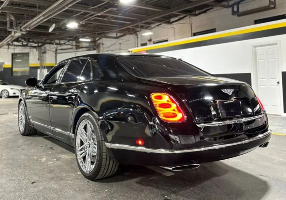 Bentley Mulsanne Ultra-Luxury Sedan Rental – Harboring Luxury