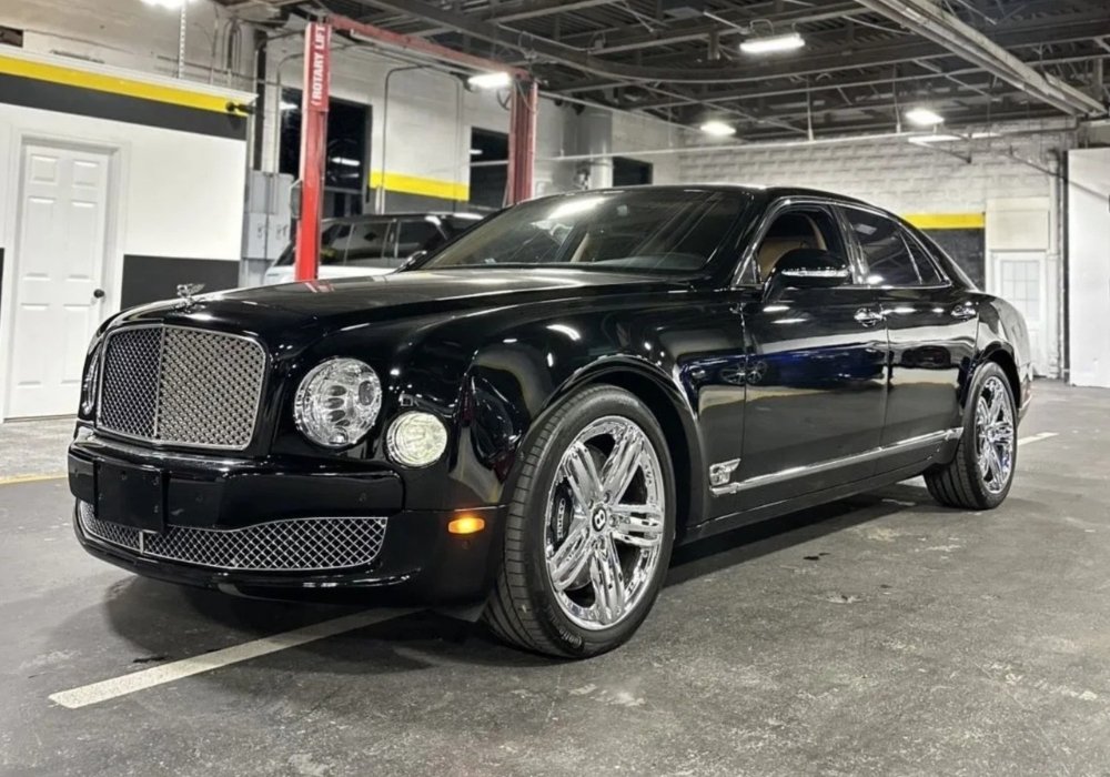 Bentley Mulsanne Ultra-Luxury Sedan Rental – Harboring Luxury