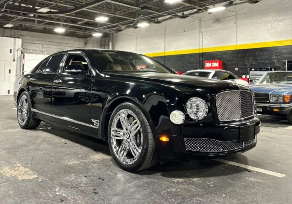 Bentley Mulsanne Ultra-Luxury Sedan Rental – Harboring Luxury