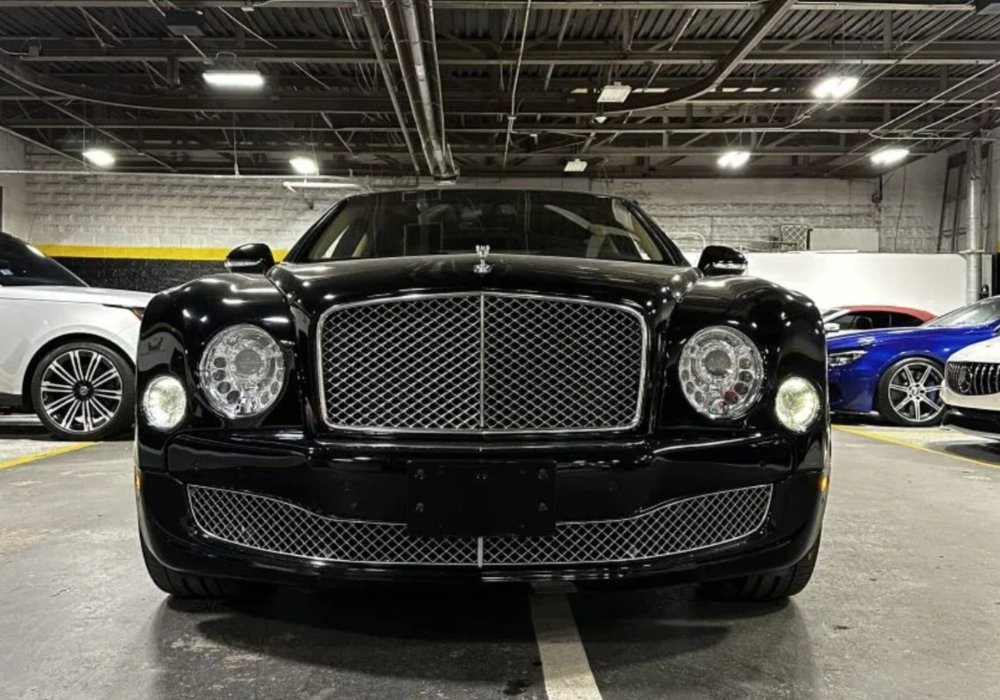 Bentley Mulsanne Ultra-Luxury Sedan Rental – Harboring Luxury