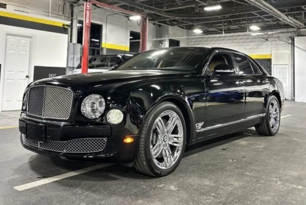 Bentley Mulsanne Ultra-Luxury Sedan Rental – Harboring Luxury